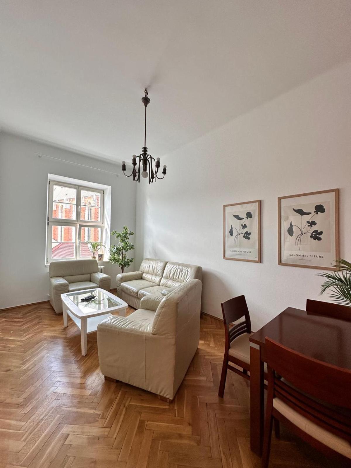 Small Market Square - Old Town Apartment *
